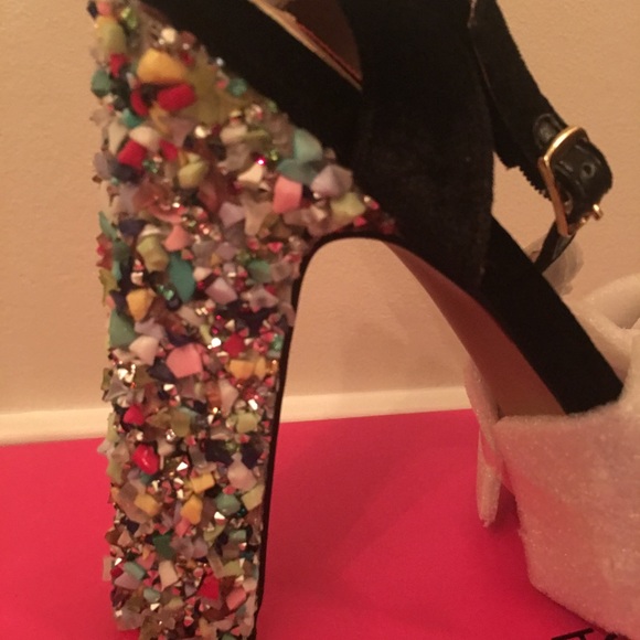 New in Box Betsey Johnson Kenna Heels, Black - Picture 7 of 7